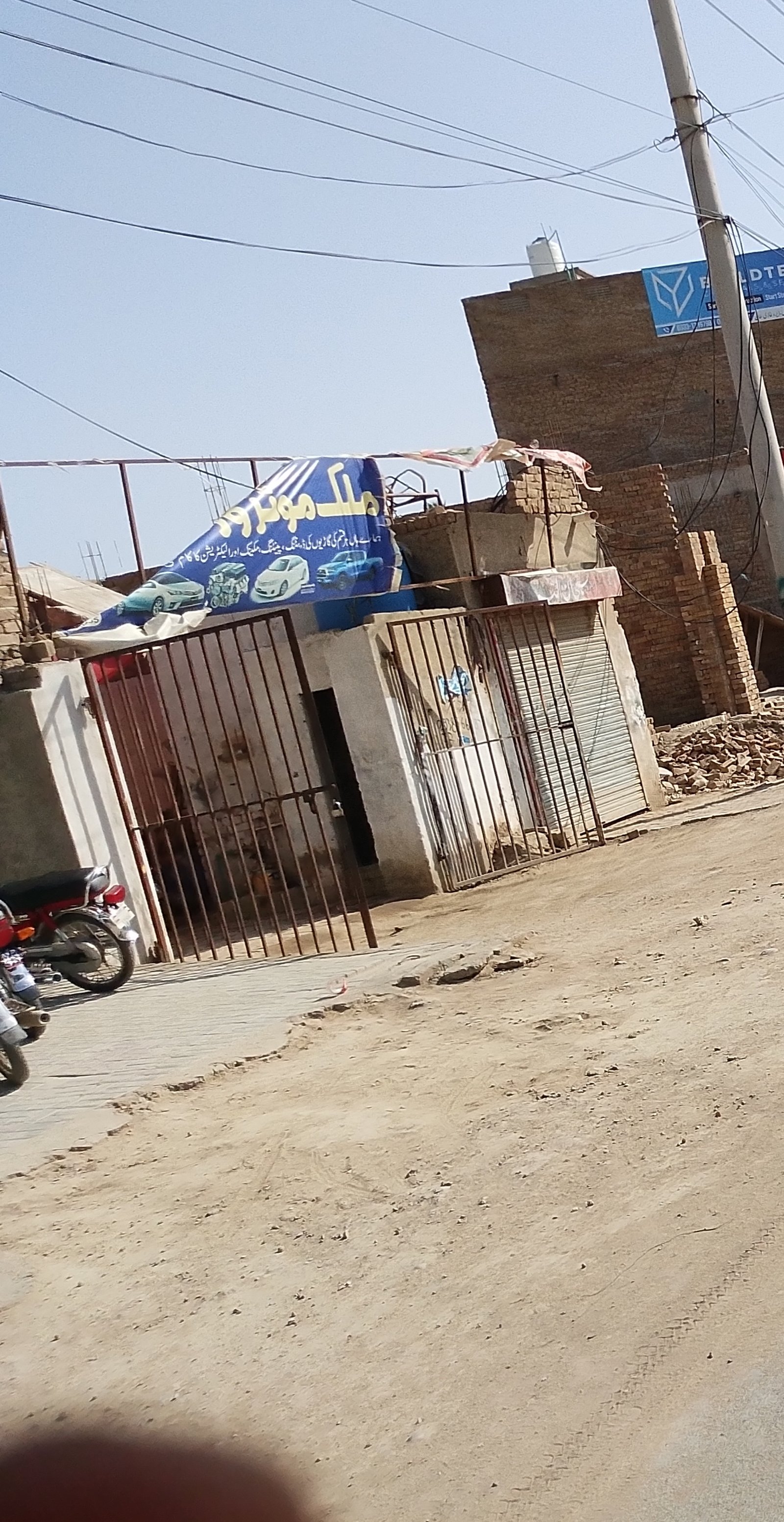 Malik moters in dera ghazi Khan