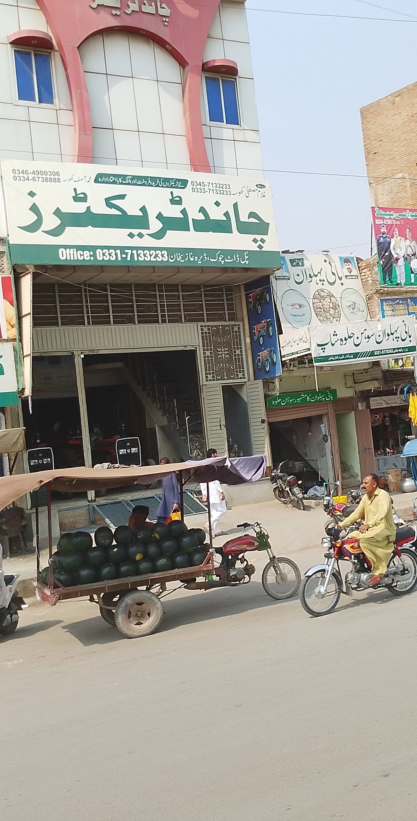 Bani pehlwan shona halawa shop  in Dera ghazi Khan